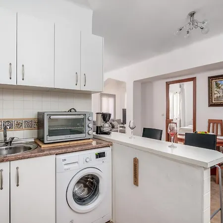 Apartment Spacious Flat In The Heart Of Ref 39 *